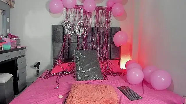 Esmeraldaa- online show from 02.12.26