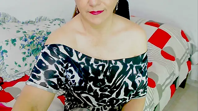 Snapshot of Kendraline1 chatting on 10.04.25 Kendraline1 online show from 10.04.25