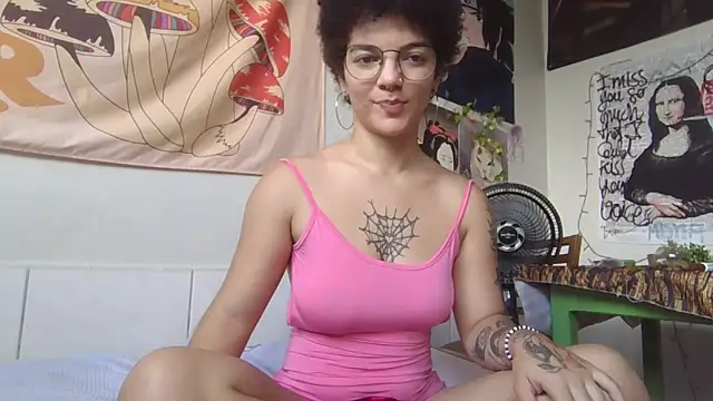 Snapshot of CamillyBlum chatting on 04.21.26 CamillyBlum online show from 04.21.26