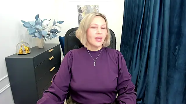 NinaStarle online show from 10.11.25