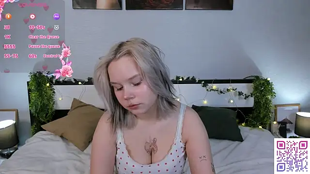 girlllsooft online show from 12.17.25