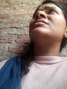 Snapshot of couple_71 chatting on 04.23.26 couple 71 online show from 04.23.26