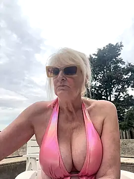 Snapshot of SexyKato001 chatting on 09.20.25 SexyKato001 online show from 09.20.25