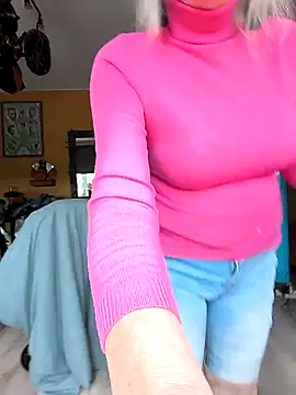 Snapshot of SexyKato001 chatting on 10.24.25 SexyKato001 online show from 10.24.25