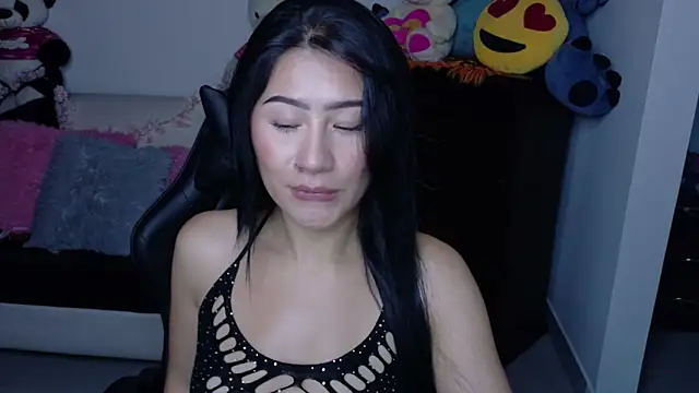 evelyn ch  online show from 10.17.25