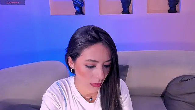 IsabellaMoreau online show from 09.12.25