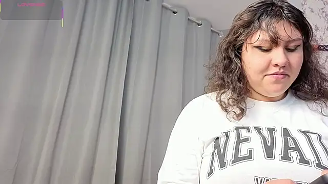 Larissa Antonella online show from 10.18.25