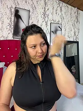 Snapshot of Larissa_Antonella chatting on 06.26.26 Larissa Antonella online show from 06.26.26