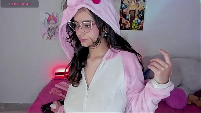 Snapshot of Maki_sins chatting on 02.16.26 Maki sins online show from 02.16.26