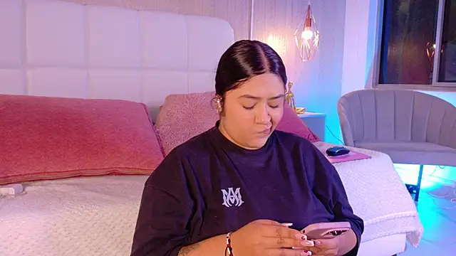 Leah Bensson online show from 09.12.25