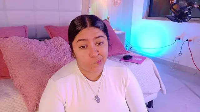 Leah Bensson online show from 09.15.25