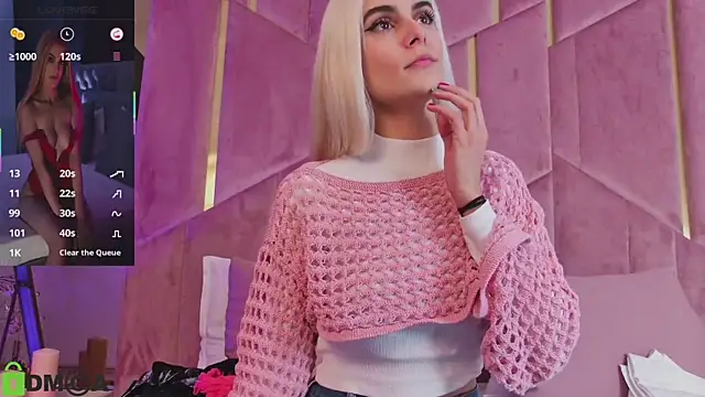 Snapshot of SelenaDaze chatting on 11.07.25 SelenaDaze online show from 11.07.25