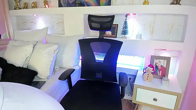 NicoleDiior online show from 11.27.25