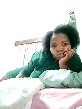 ShySexyBaddiexx online show from 10.13.25