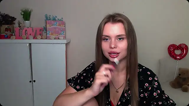 Snapshot of OceanicDawn chatting on 09.09.25 OceanicDawn online show from 09.09.25