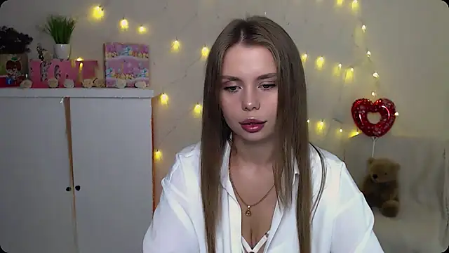 Snapshot of OceanicDawn chatting on 09.13.25 OceanicDawn online show from 09.13.25