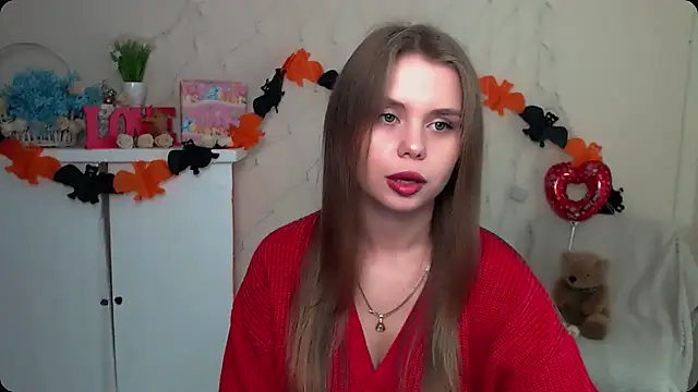 Snapshot of OceanicDawn chatting on 10.07.25 OceanicDawn online show from 10.07.25