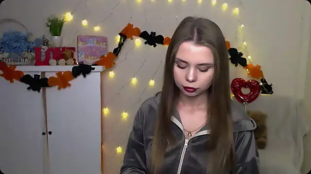 Snapshot of OceanicDawn chatting on 10.15.25 OceanicDawn online show from 10.15.25