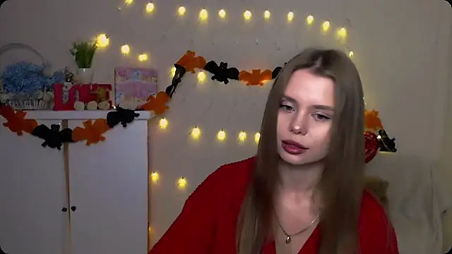 Snapshot of OceanicDawn chatting on 10.21.25 OceanicDawn online show from 10.21.25