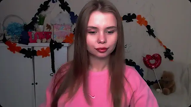 Snapshot of OceanicDawn chatting on 11.03.25 OceanicDawn online show from 11.03.25