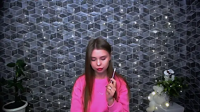 Snapshot of OceanicDawn chatting on 11.07.25 OceanicDawn online show from 11.07.25