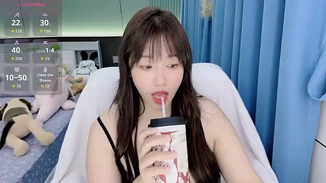 Snapshot of Liuyifei2005 chatting on 10.29.25 Liuyifei2005 online show from 10.29.25