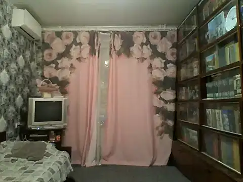 Snapshot of Pline1 chatting on 10.04.25 Pline1 online show from 10.04.25