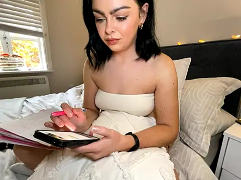 Snapshot of FrancescaXO chatting on 11.03.25 FrancescaXO online show from 11.03.25