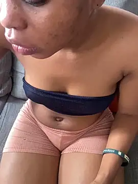 PrettyNina77 online show from 09.17.25