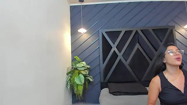 zoe martins  online show from 09.18.25