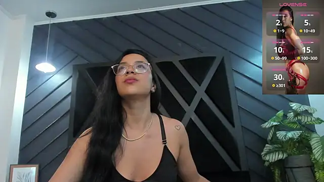 zoe martins  online show from 11.14.25