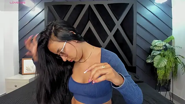 zoe martins  online show from 11.25.25