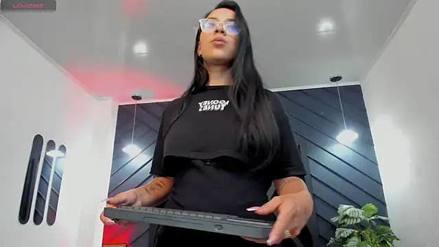 zoe martins  online show from 01.08.26