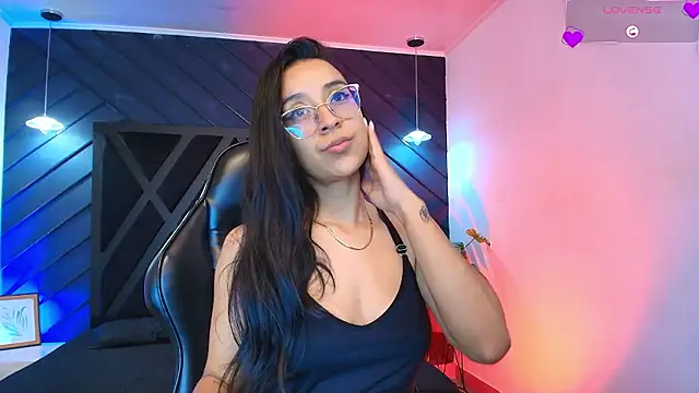 zoe martins  online show from 02.25.26