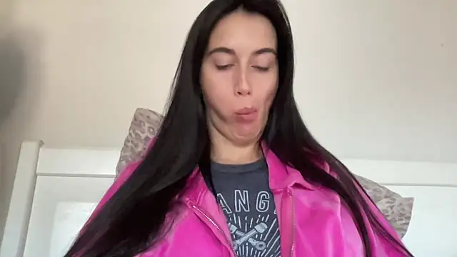 Snapshot of Talyo19 chatting on 11.01.25 Talyo19 online show from 11.01.25