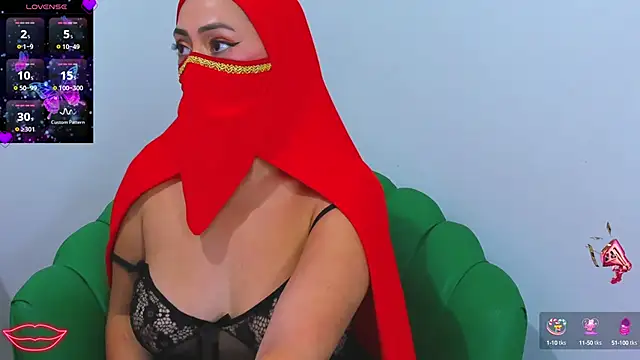 Snapshot of Aisha_Malek chatting on 10.11.25 Aisha Malek online show from 10.11.25