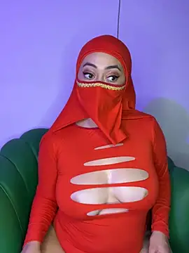 Snapshot of Aisha_Malek chatting on 10.28.25 Aisha Malek online show from 10.28.25