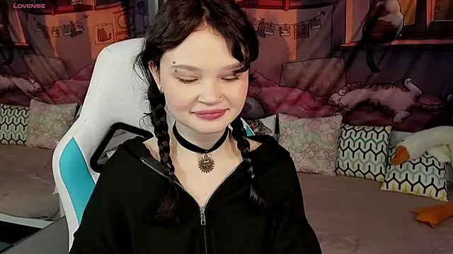 Snapshot of EmilyChaves chatting on 04.07.26 EmilyChaves online show from 04.07.26