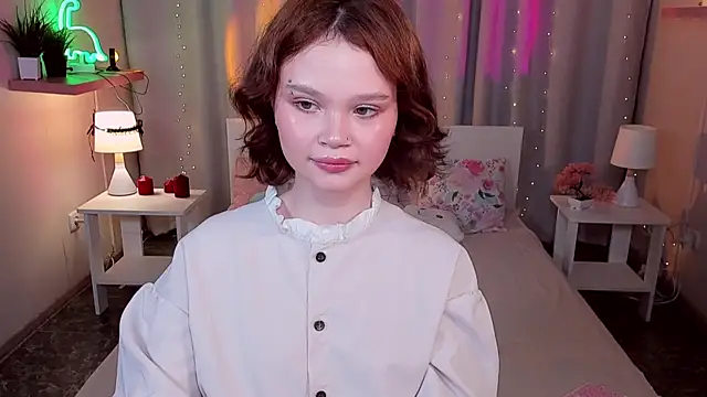 Snapshot of EmilyChaves chatting on 06.18.26 EmilyChaves online show from 06.18.26