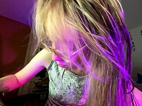 Snapshot of ReenKitty chatting on 11.12.25 ReenKitty online show from 11.12.25