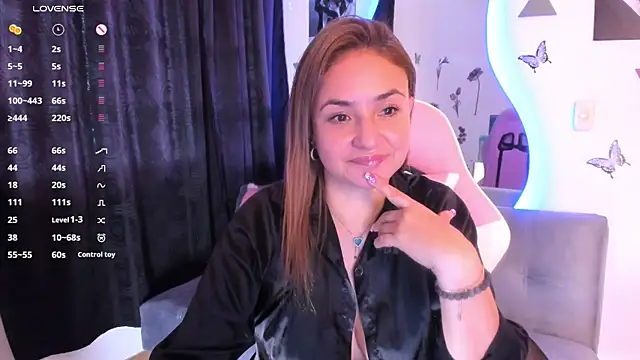 Snapshot of luciamature_ chatting on 11.10.25 luciamature online show from 11.10.25