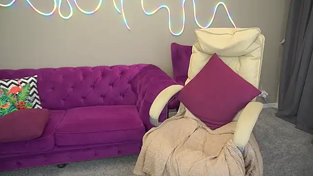 BellaLaPetit online show from 10.07.25