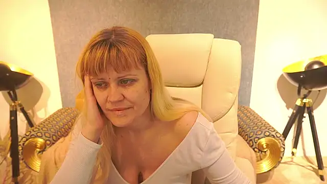 Snapshot of BellaLaPetit chatting on 05.18.26 BellaLaPetit online show from 05.18.26
