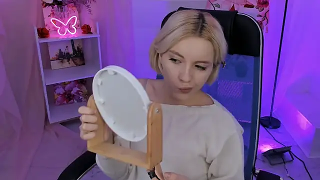 AuroraWrenfield online show from 11.10.25