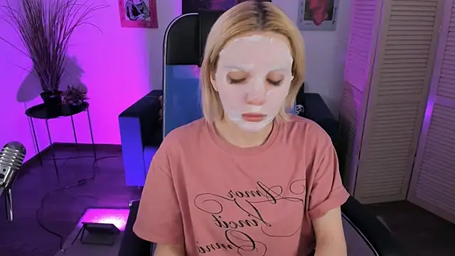 Snapshot of AuroraWrenfield chatting on 01.08.26 AuroraWrenfield online show from 01.08.26