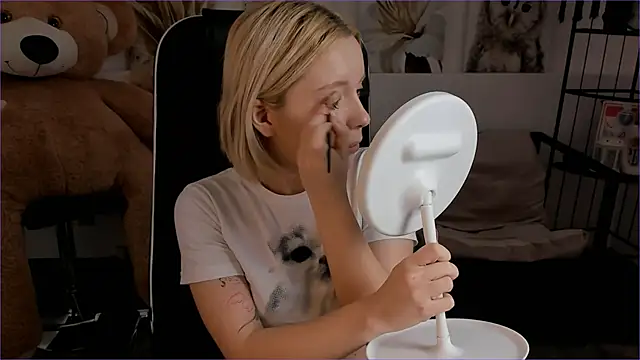 Snapshot of AuroraWrenfield chatting on 01.12.26 AuroraWrenfield online show from 01.12.26