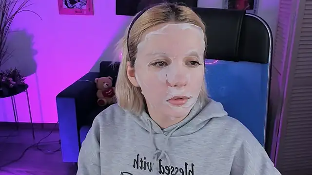 Snapshot of AuroraWrenfield chatting on 01.16.26 AuroraWrenfield online show from 01.16.26