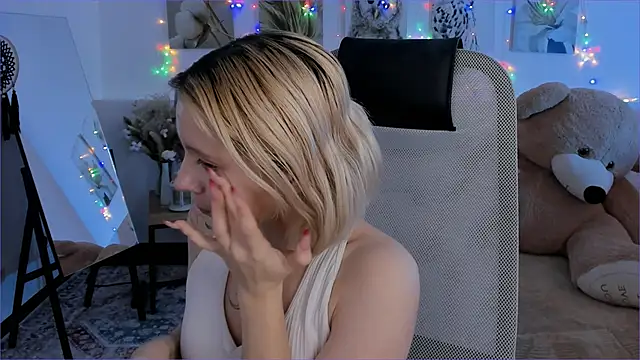 Snapshot of AuroraWrenfield chatting on 02.06.26 AuroraWrenfield online show from 02.06.26