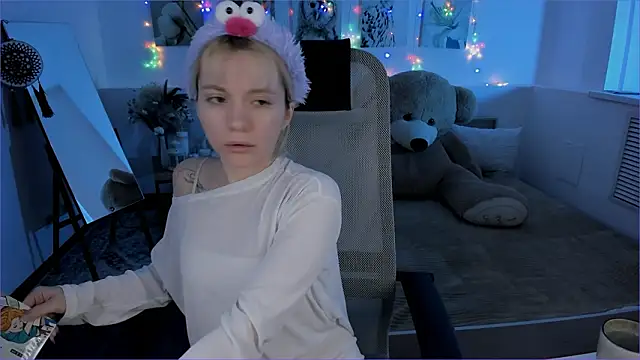 Snapshot of AuroraWrenfield chatting on 02.11.26 AuroraWrenfield online show from 02.11.26