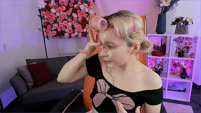 Snapshot of AuroraWrenfield chatting on 02.12.26 AuroraWrenfield online show from 02.12.26